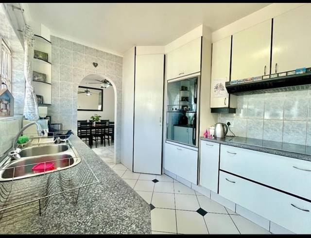 6 BEDROOM HOUSE FOR SALE IN MULBARTON